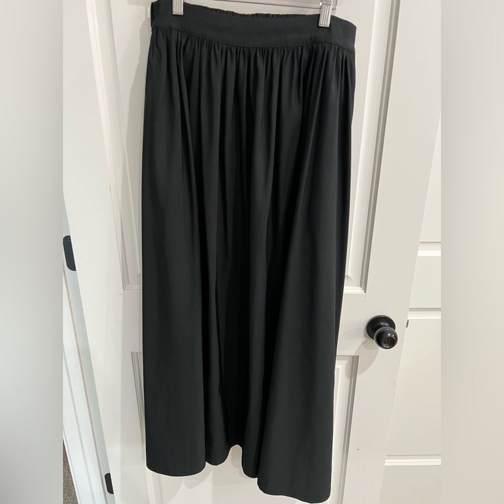 Elegant Black Maxi Skirt - Picture 4 of 5
